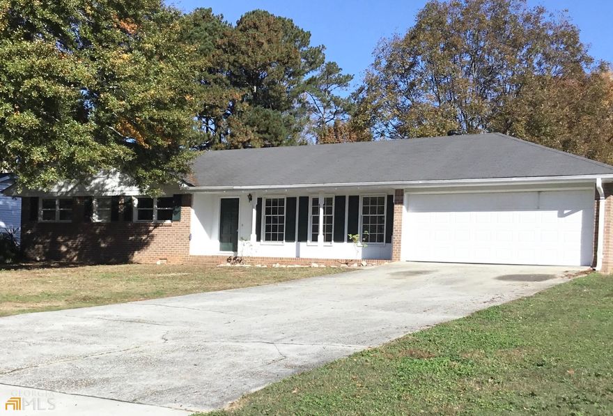 ALL BRICK RANCH * NEW INTERIOR PAINT, CARPETS & FLOORS IN KITCHEN & FAMILY ROOM. 3 BRDROOM & 2 BATH , (1) STEP INTO KITCHEN FROM  GARAGE, LIVING /DINING, FIRESIDE FAMILY ROOM WITH VIEW TO KITCHEN / BREAKFAST.  LARGE FAMILY SIZE LAUNDRY ROOM. CLOSE TO SCHOOLS, SHOPPING, & HOSPITAL