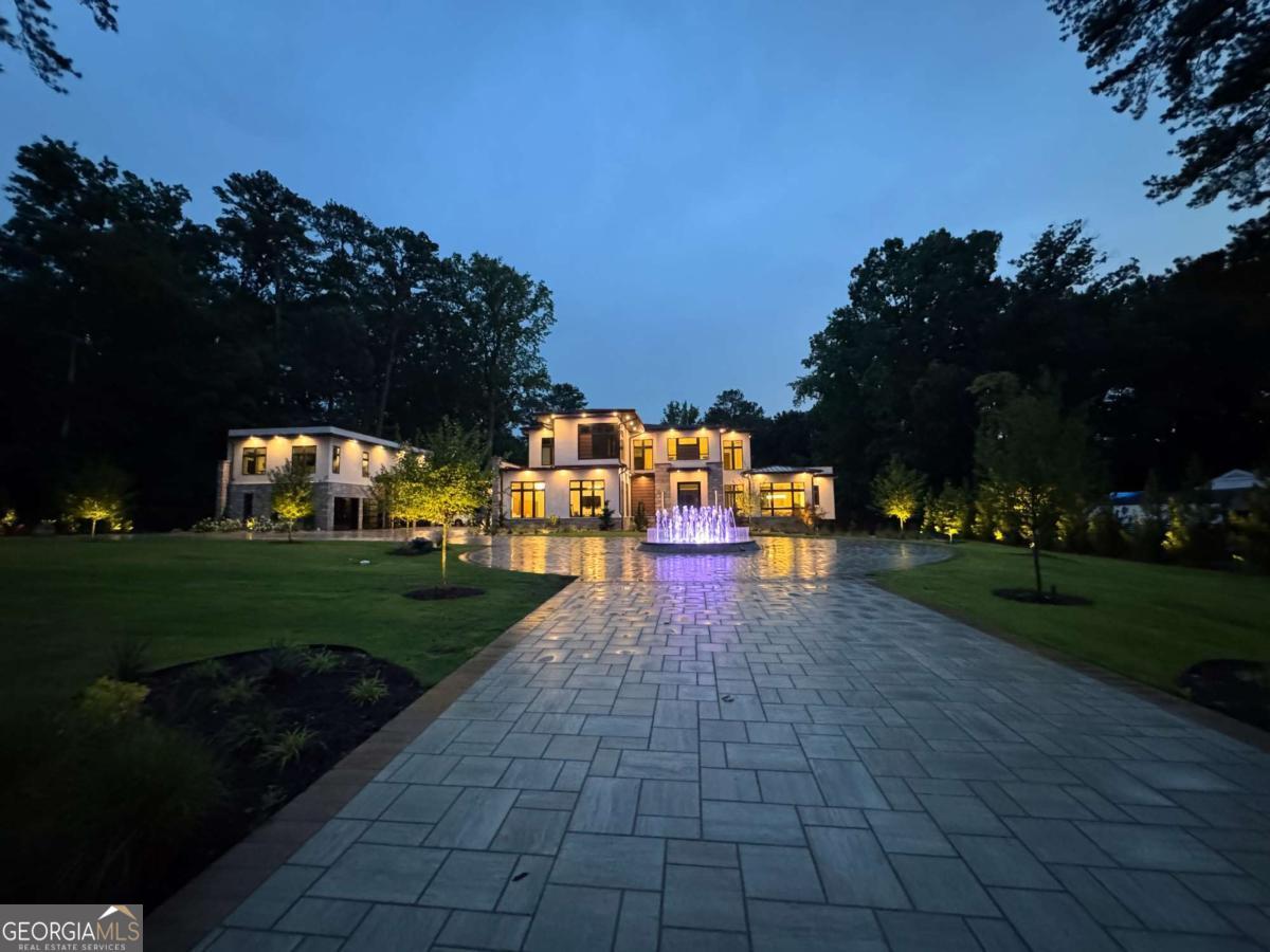 1386 Moores Mill RD NW