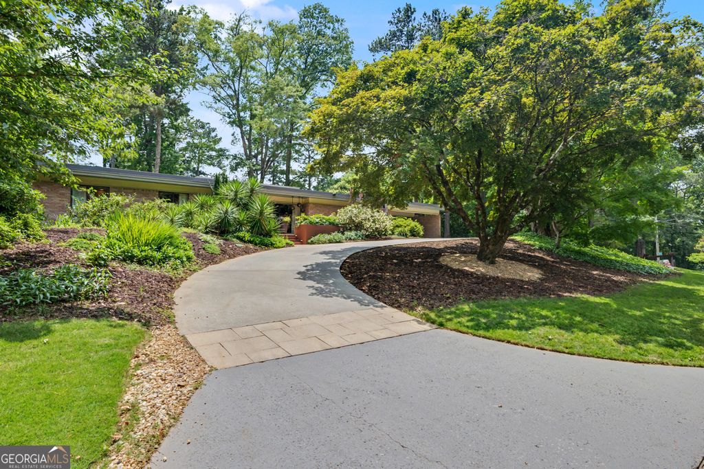 Photo of 2793 Ridge Valley Road NW, Atlanta, GA 30327 (MLS # 10770750)