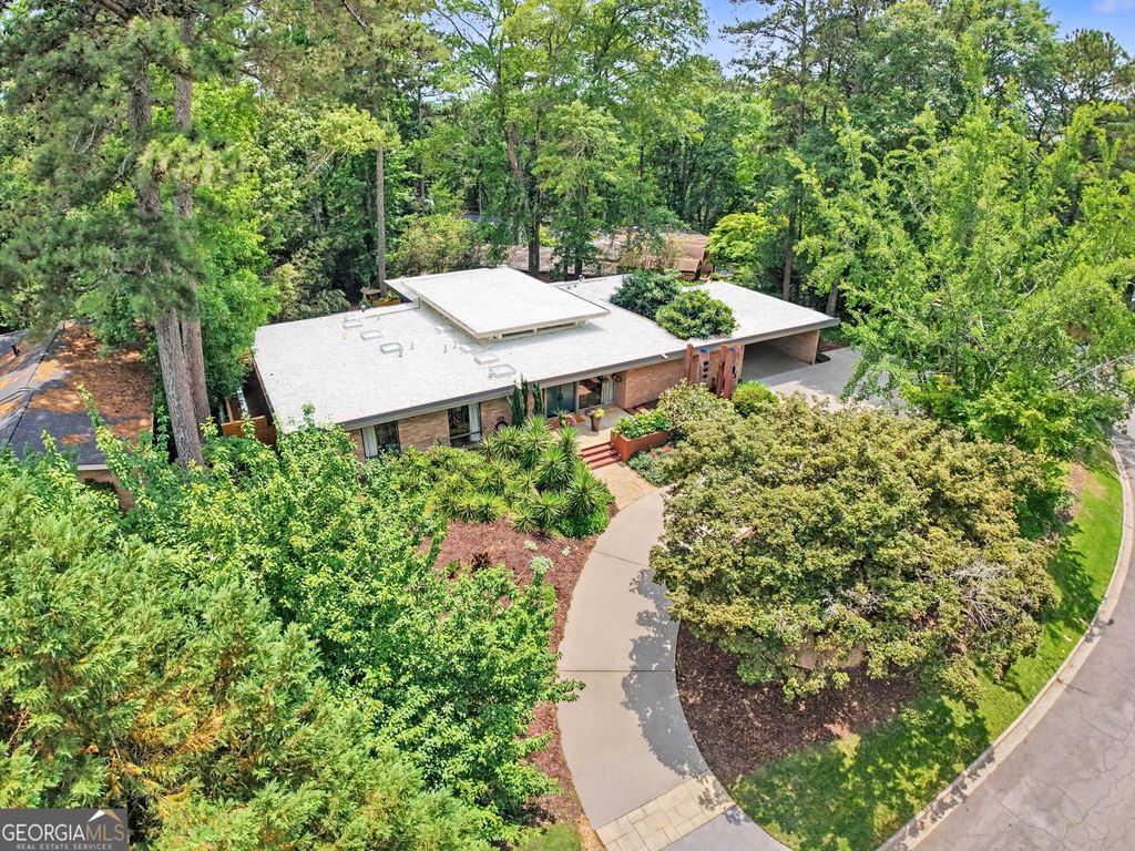 Photo of 2793 Ridge Valley Road NW, Atlanta, GA 30327 (MLS # 10770750)