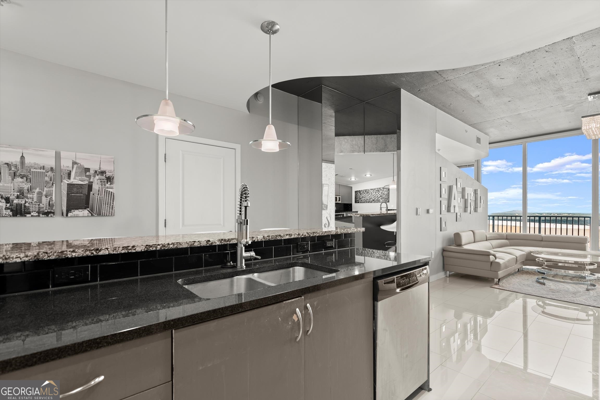 400 W Peachtree 3712