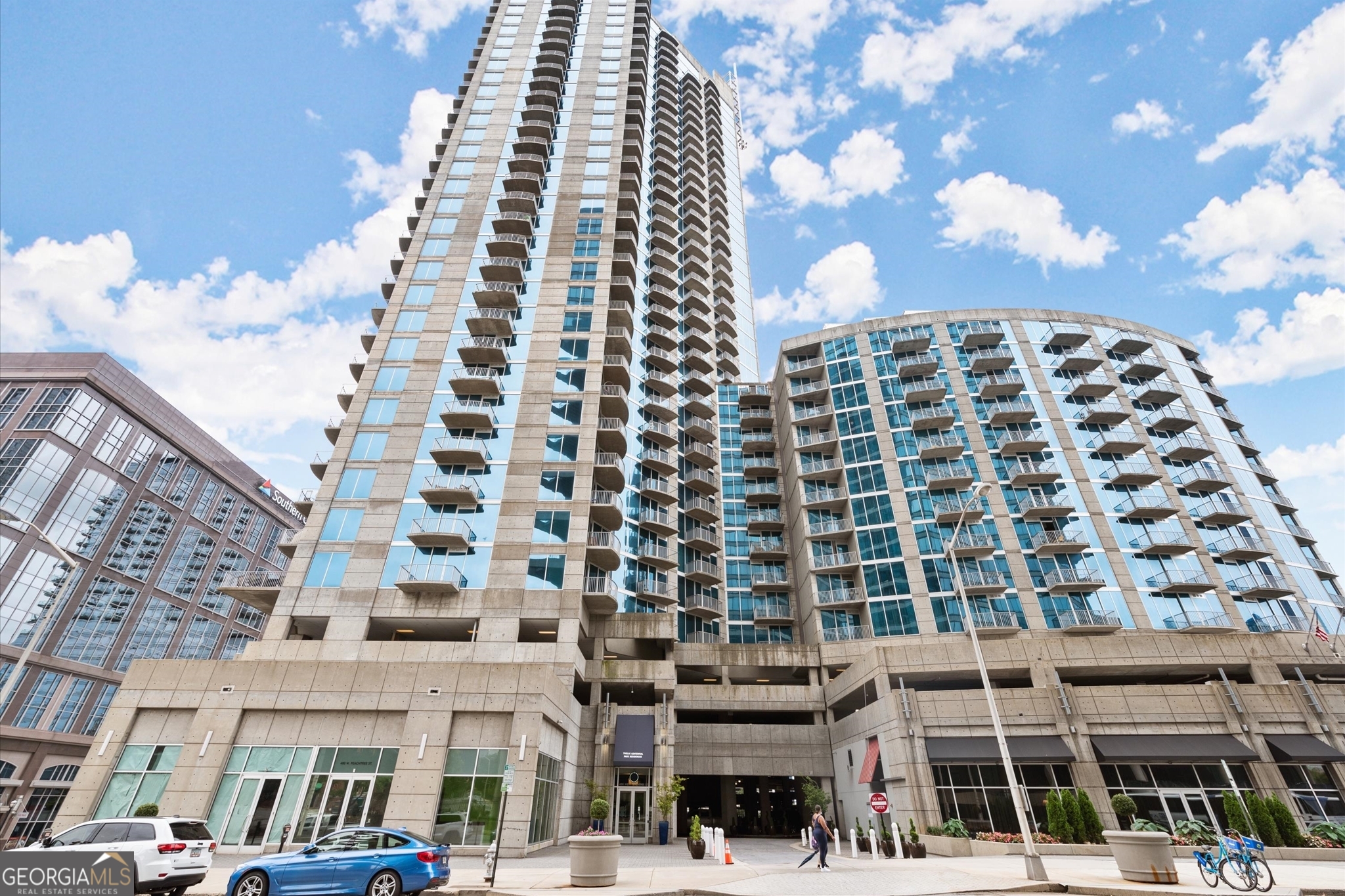400 W Peachtree 3712