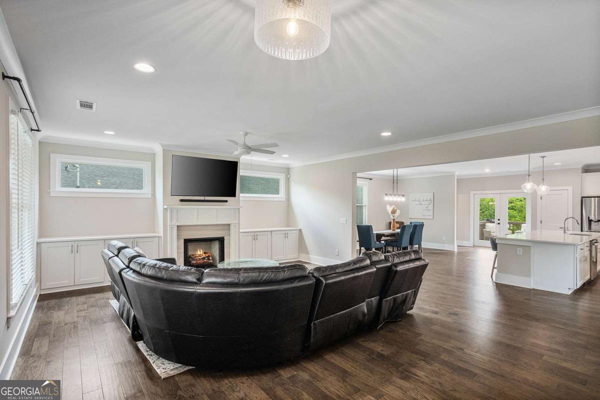 518 Oak DR