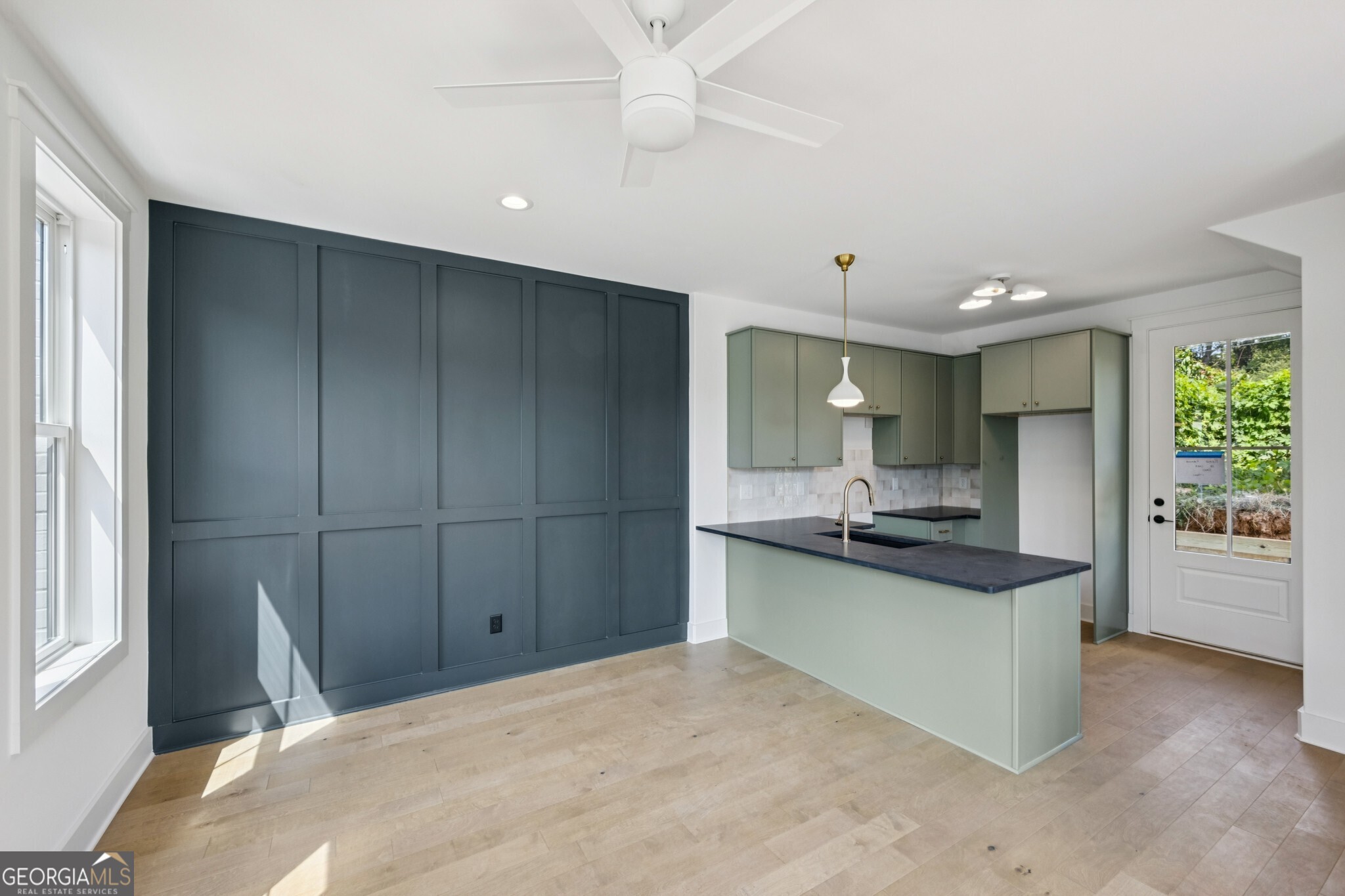 1160 Boulevard SE 11