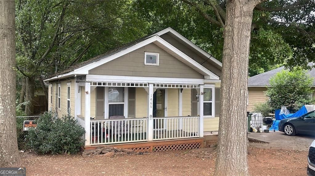 INVEST ATLANTA, ATLANTA HOUSING AUTHORITY, GEORGIA DREAM... This home will likely qualify for many different homebuyer incentive programs. Extremely convenient location. Vibrant Lakewood neighborhood. Meticulously crafted, well-built, fenced residence. Open-concept living space. Huge backyard that ready for expansion.