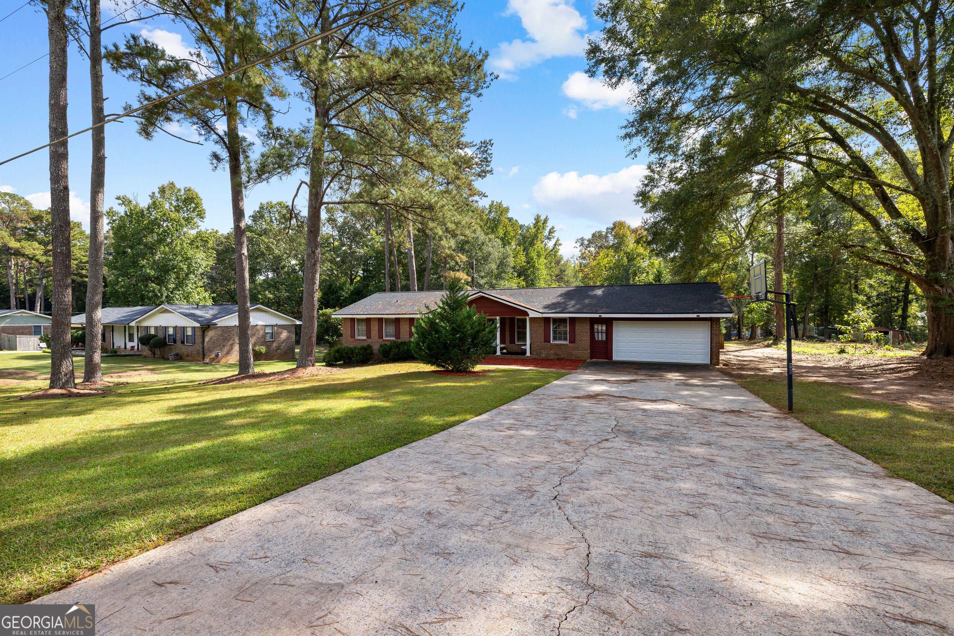 2045 Forest DR