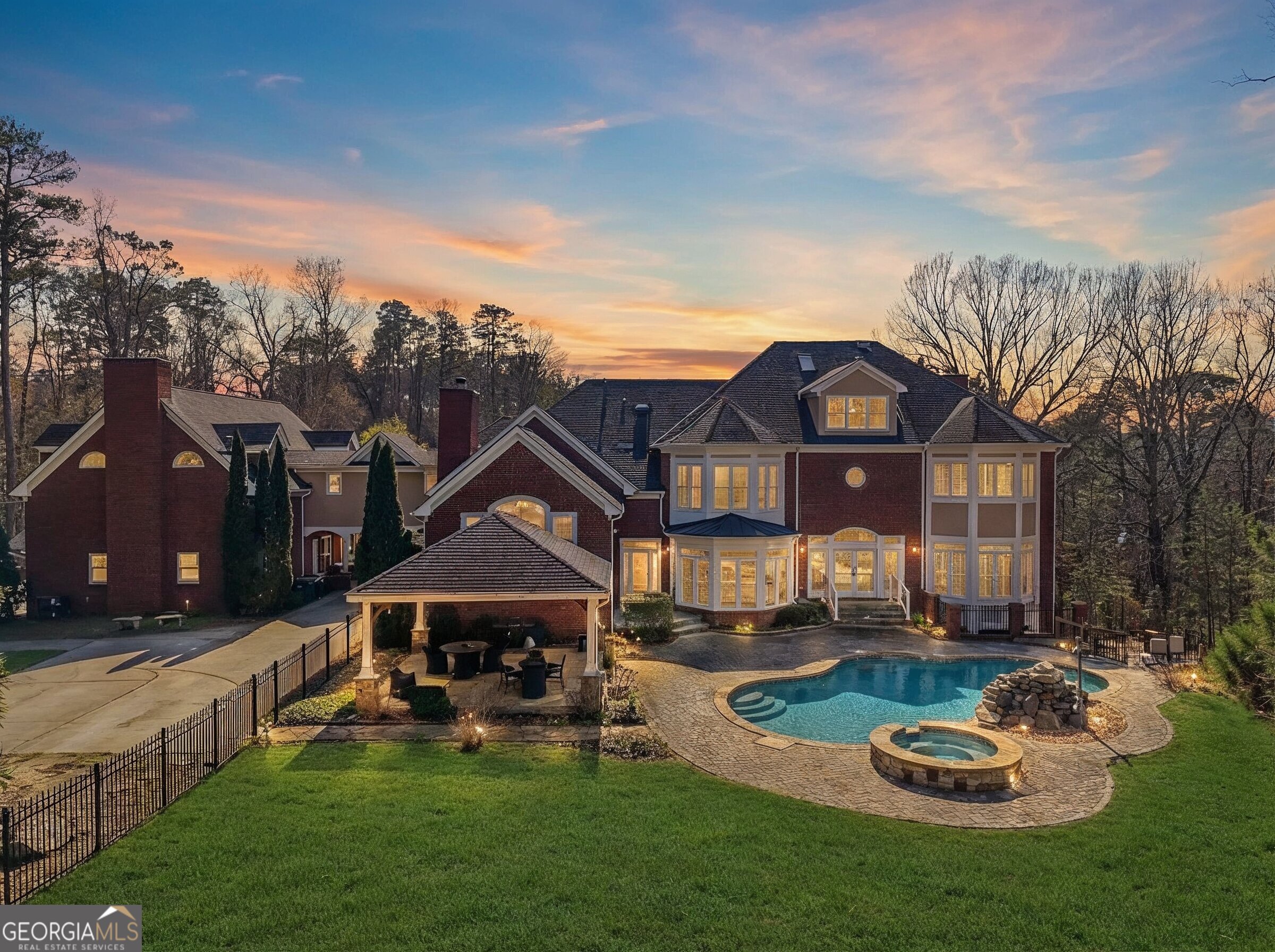 8131 Nesbit Ferry RD