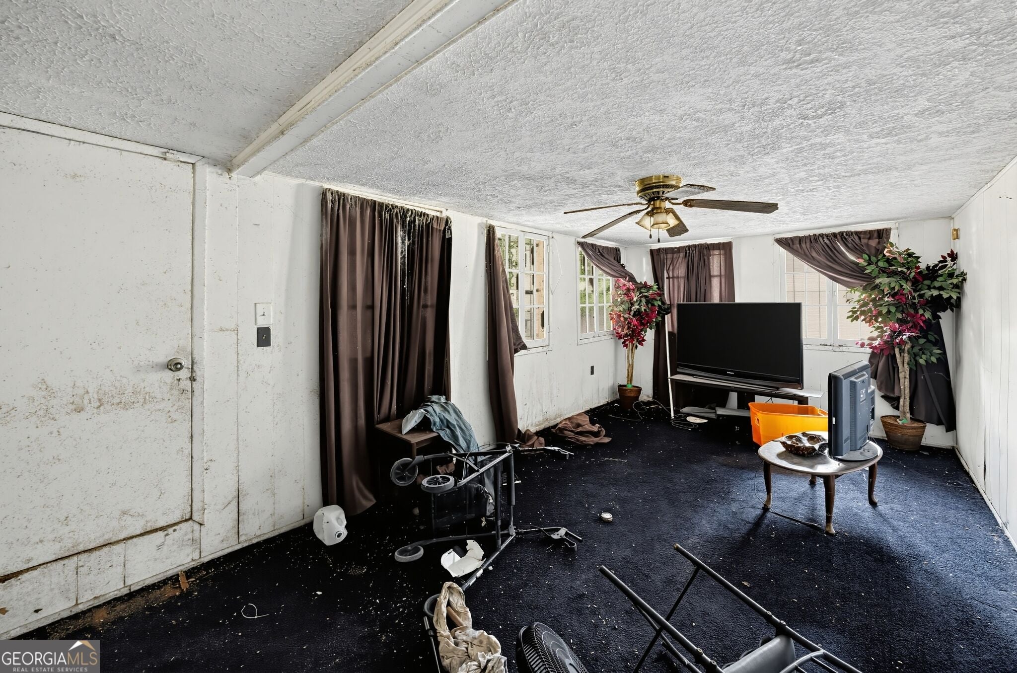 5648 Boby DR