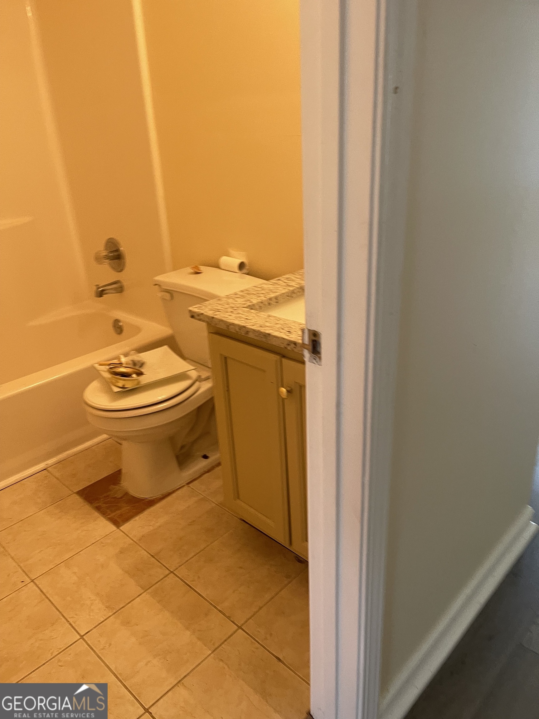 THIS NEWLY REMODELED 3 BEDROOM 2.5 BATH IS LOCATED WITHIN A SORTED AREA FOR SOME TENANTS, AN EASY WALK TO THE BUS, SHOPPING, AND SCHOOLS. THIS HOME FEATURES 3 BEDROOMS 2.5 BATHS WITH A FORMAL LIVING AND DINING AND A FAMILY ROOM. AGENT OWNER GEORGIA LIC#243465