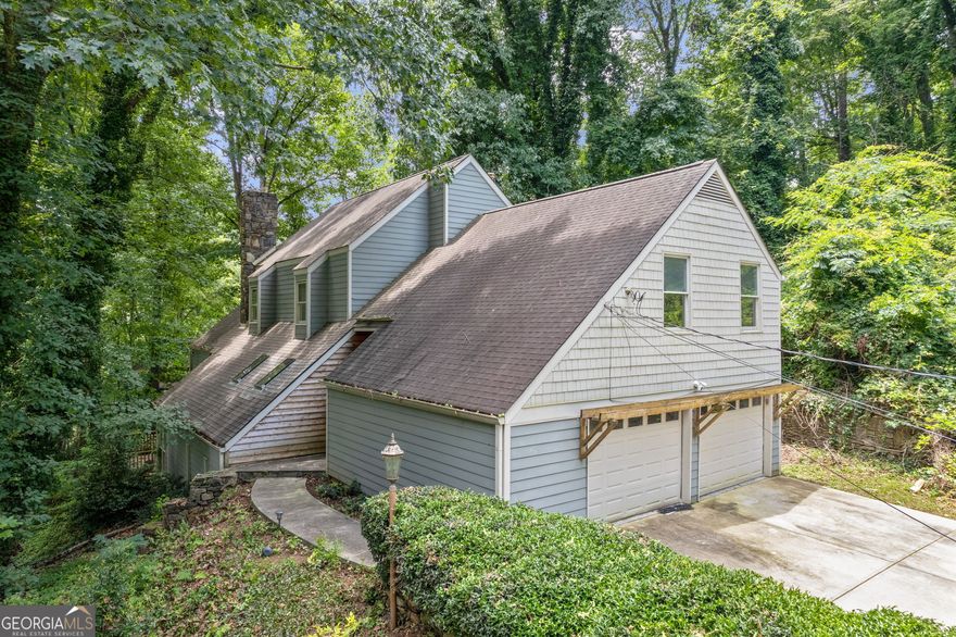 Totally renovated, amazing contemporary home! Now featuring brand new flooring throughout. Enjoy tiled bathrooms, massive vaulted ceilings with great natural light, a kitchen with stainless steel appliances and quartz countertops, and so much more. This home sits on a private 1-acre lot, just minutes from the river, shopping, dining, and easy interstate access.