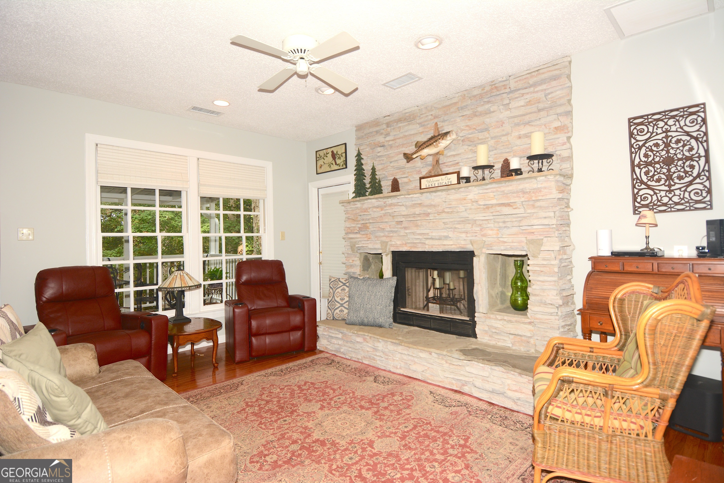 294 Lakeshore DR