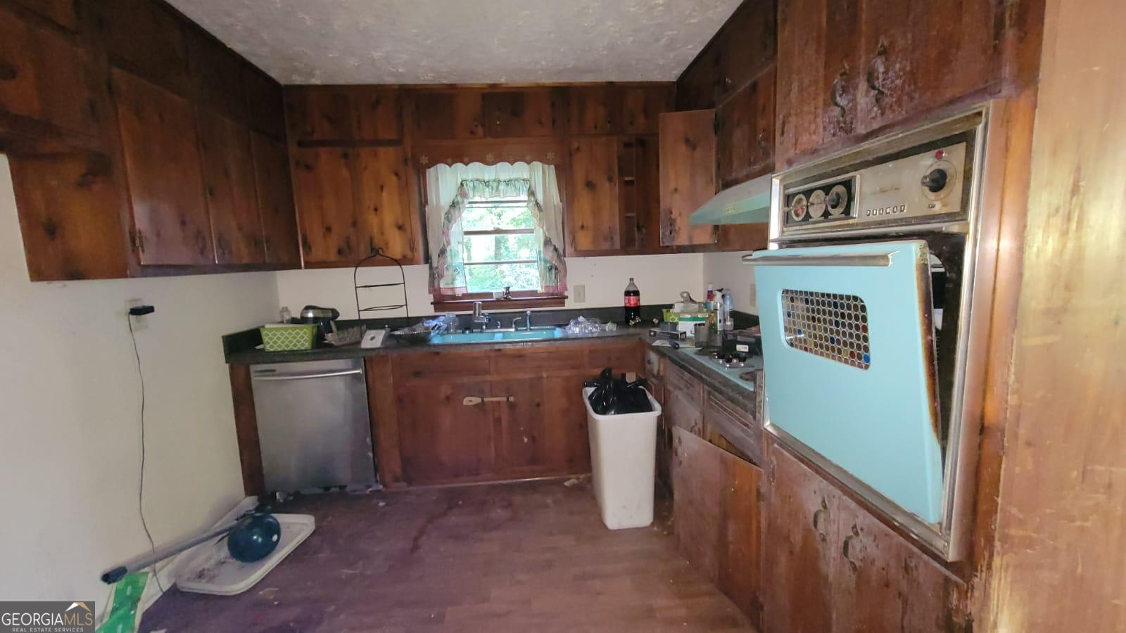 1417 Lake CIR