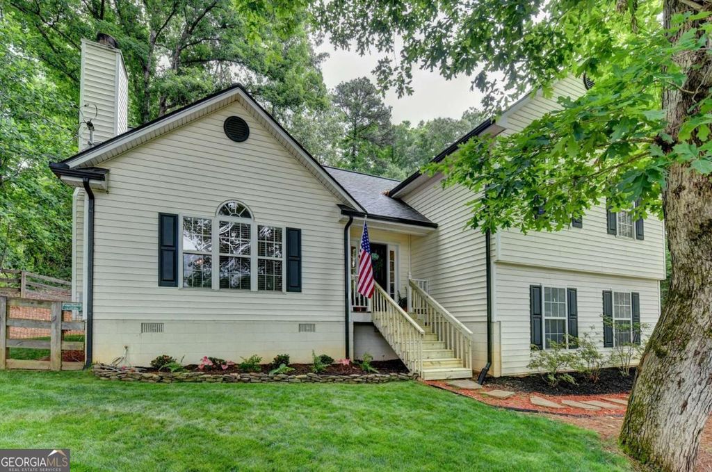 Photo of 95 N Gwinnett Street, Buford, GA 30518 (MLS # 10770850)