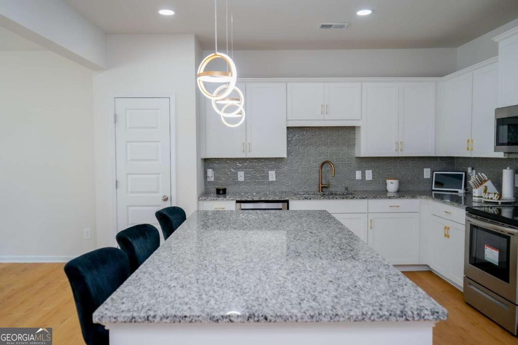 Photo of 2115 Ravencliff Dr, Austell, GA 30168 (MLS # 10691719)