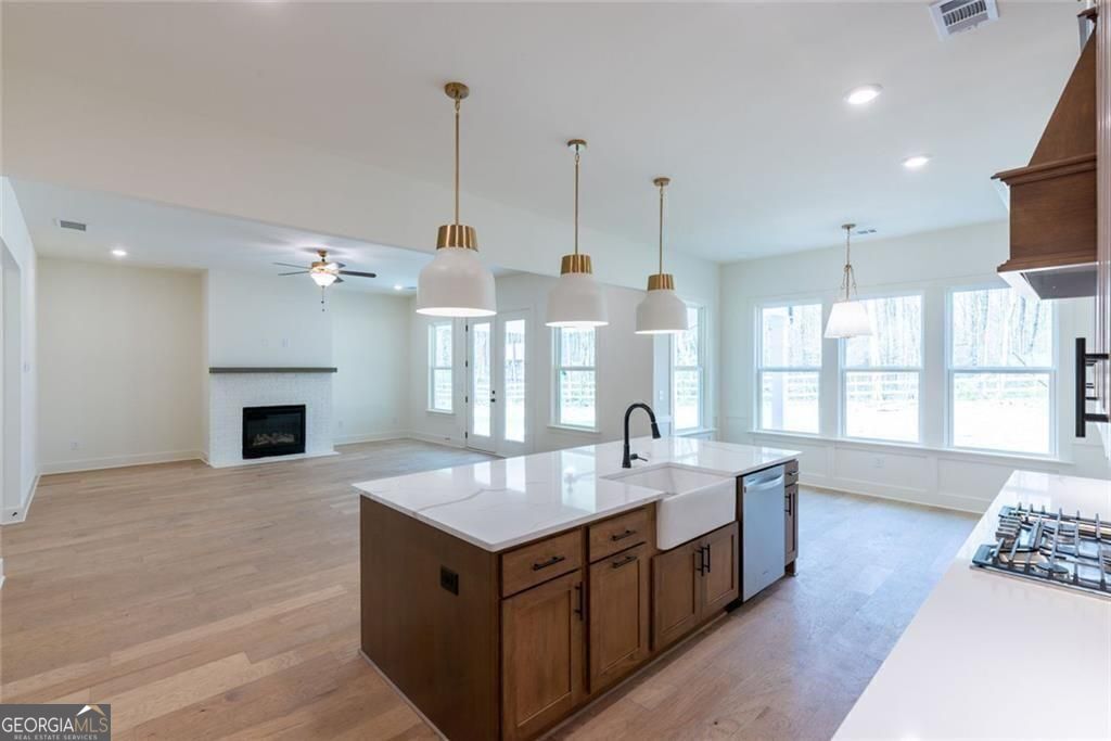 Gainesville, Georgia 30506, United States, 5 Bedrooms Bedrooms, ,5 BathroomsBathrooms,Residential,Active,249776