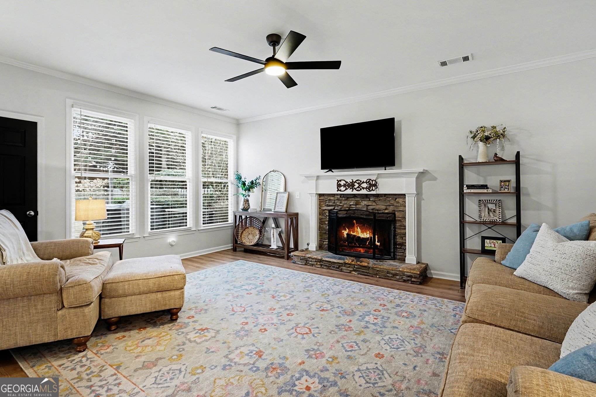 3060 Woodbridge LN