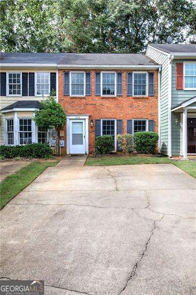 1028 Windy Oaks CT SE