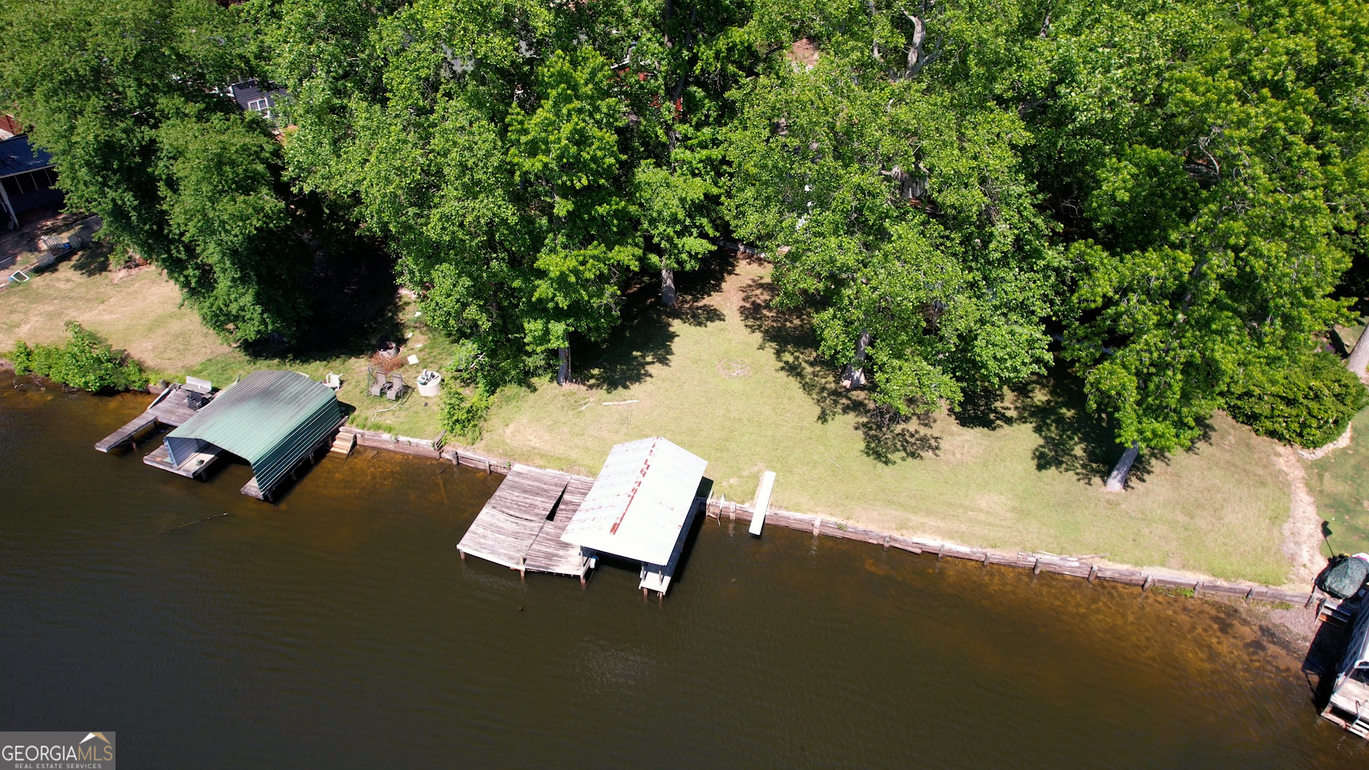 2286 NE E Lake DR