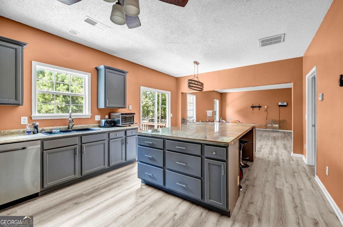 6365 Polar Fox CT
