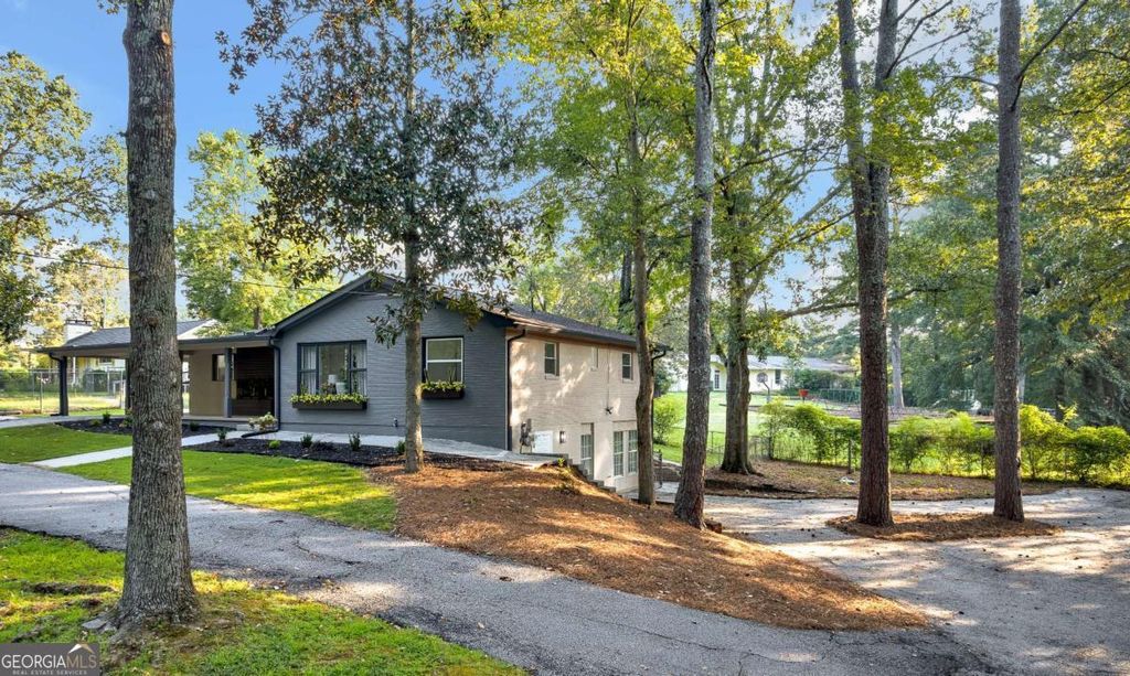 Photo of 3951 Covered Bridge Road SW, Smyrna, GA 30082 (MLS # 10697732)