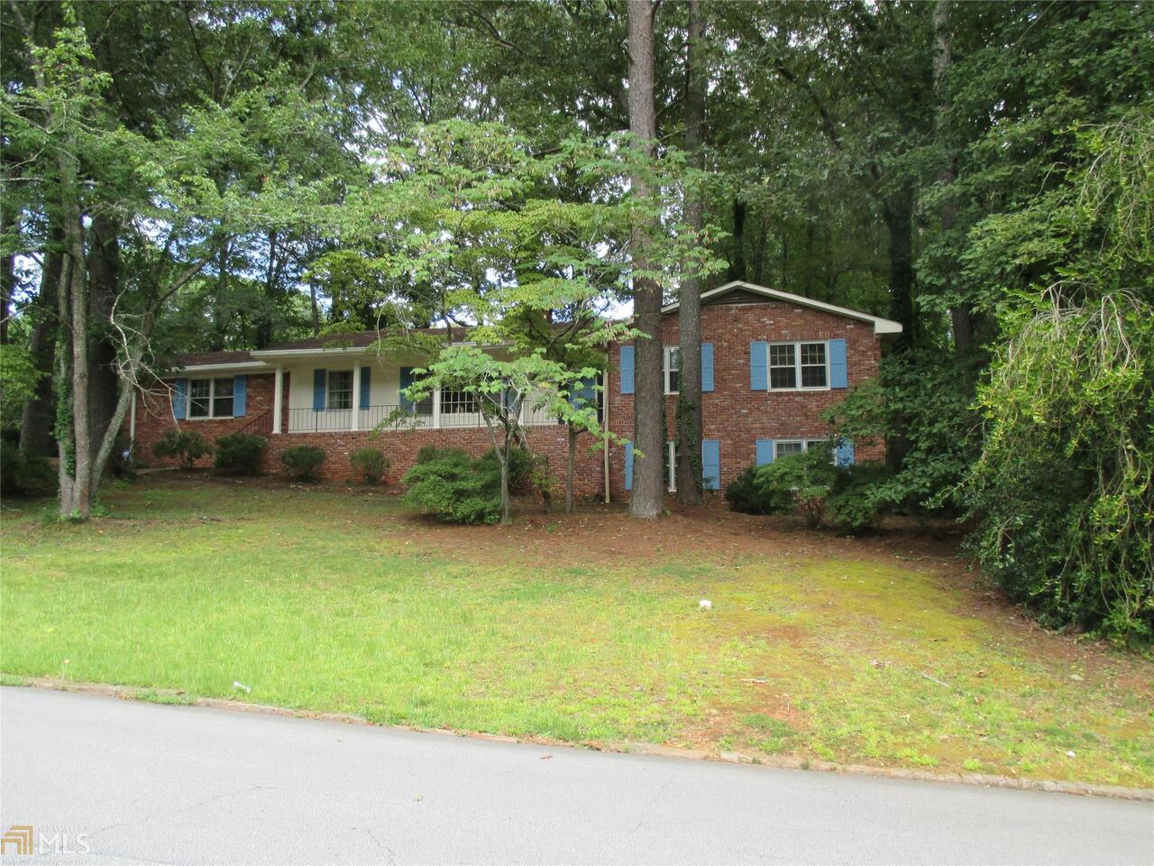 AGENTS YOU MUST CALL FOR ALARM CODE. FANTISTIC SPACIOUS RANCH IN WELL ESTABLISHED NEIGHBORHOOD. BEAUTIFUL HARDWOOD FLOORS. PATIO/COURTYARD FOR ENTERTAINMENT. NEW HVAC SYSTEM. CAUTION ALARM. CALL FOR ALARM CODE.