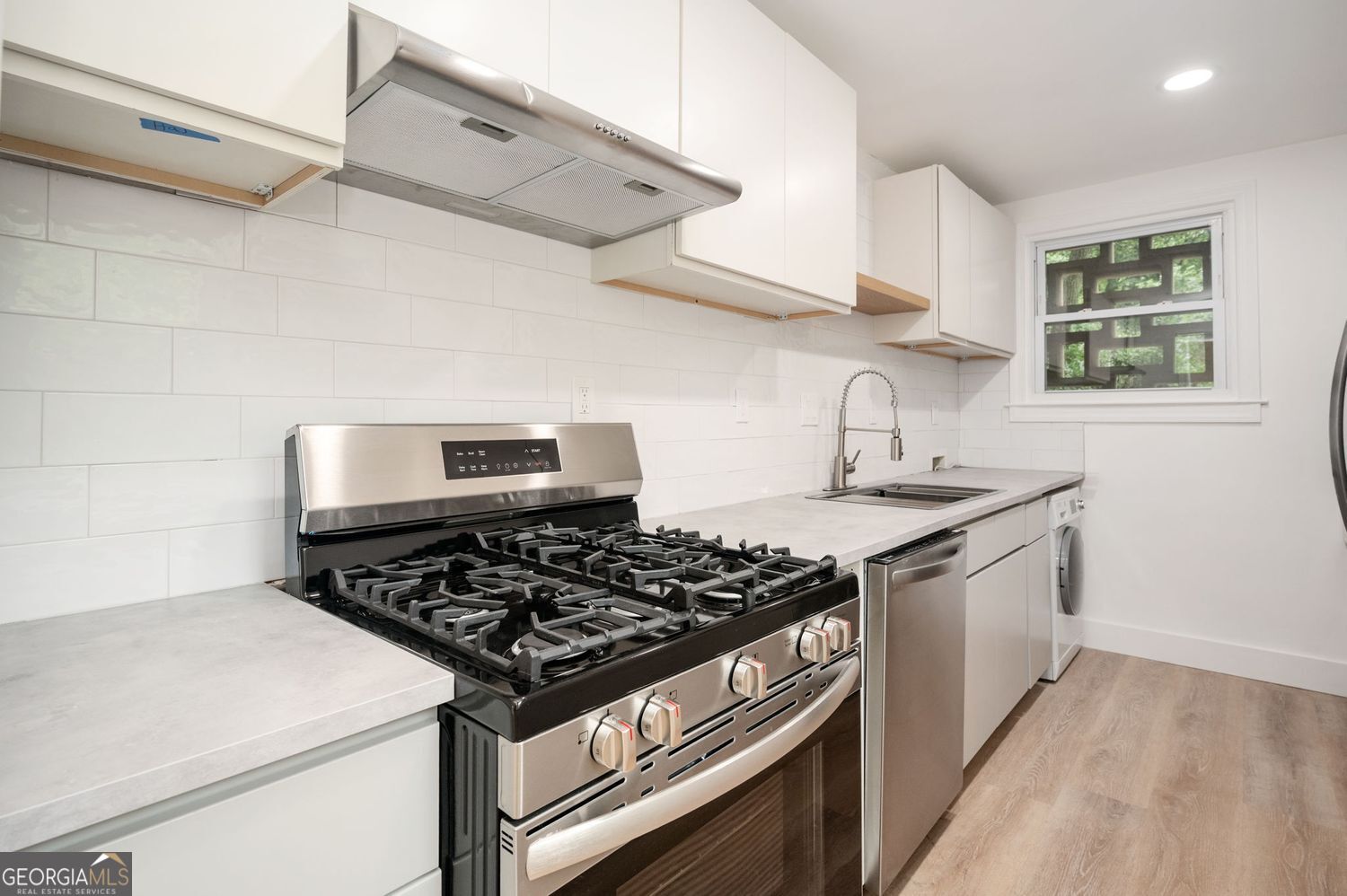 Atlanta, Georgia 30309, United States, 2 Bedrooms Bedrooms, ,1 BathroomBathrooms,Residential,Active,182821