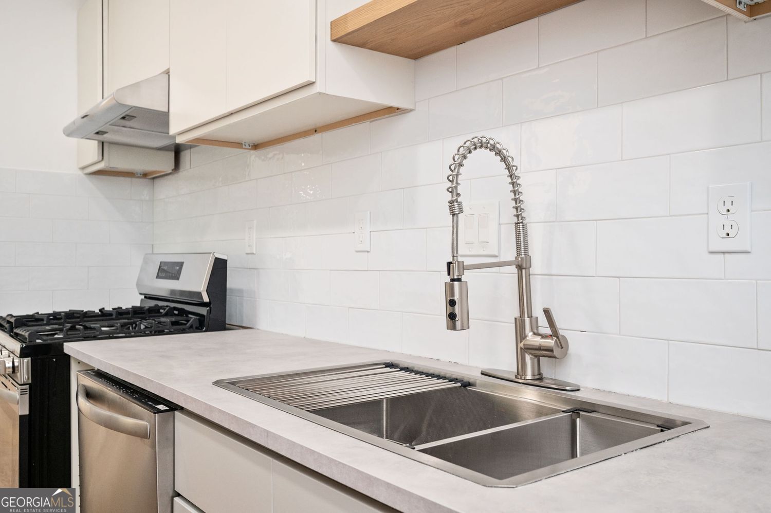 Atlanta, Georgia 30309, United States, 2 Bedrooms Bedrooms, ,1 BathroomBathrooms,Residential,Active,182821