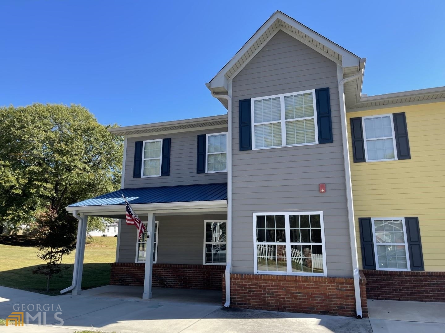 Wow! Welcome to the Gables at Hillside! Like new units, LVP flooring, stainless appliances, walk to shopping/restaurants, W/D hookups, must see!