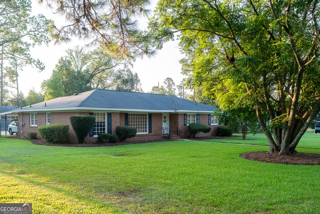 Photo of 516 Summit Drive, Albany, GA 31707 (MLS # 10850251)