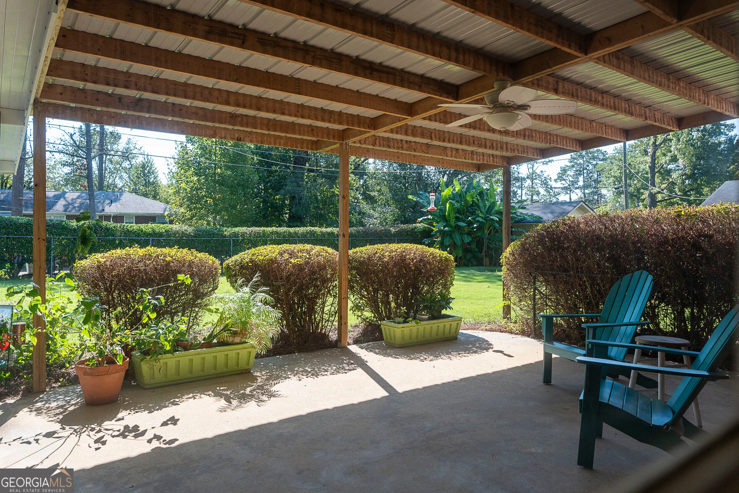 516 Summit DR