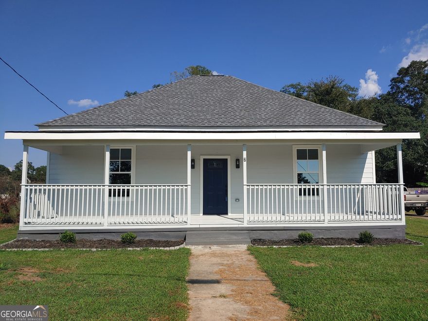 Great Rental Home, completely remodeled and never lived in before.  Master has a large walk-in closet with real hickory hardwoods thru-out the house.  Home is total electric and has a fenced backyard as well.