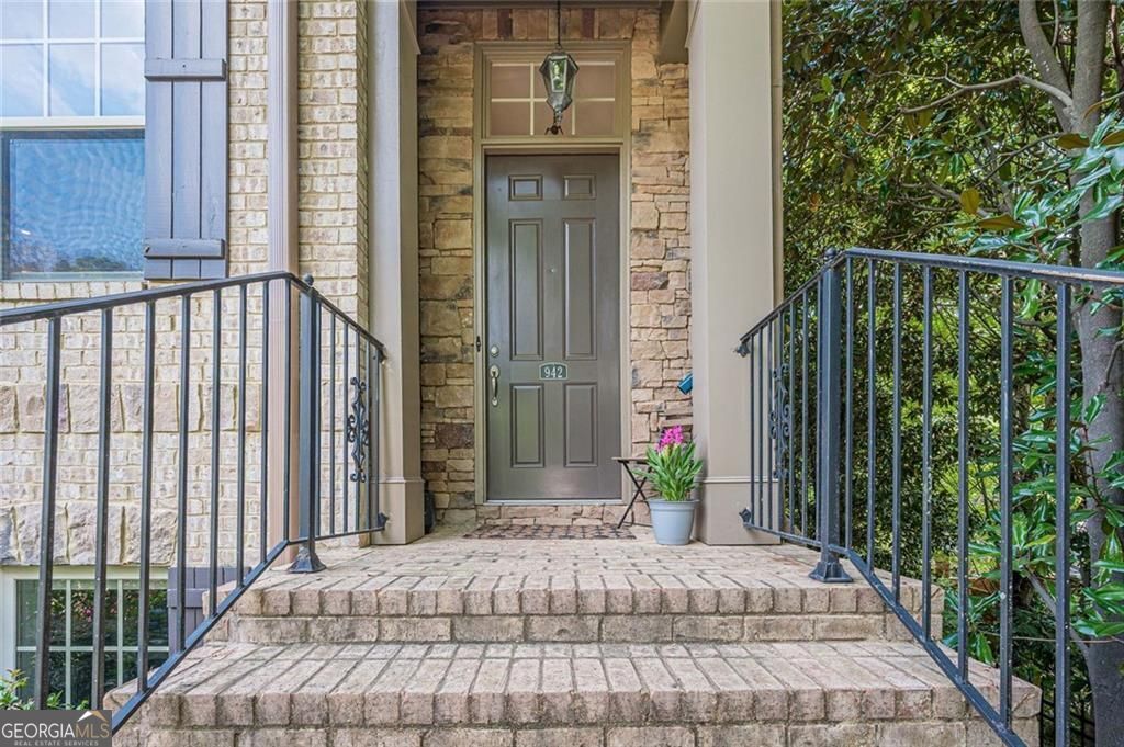 942 Telfair Close