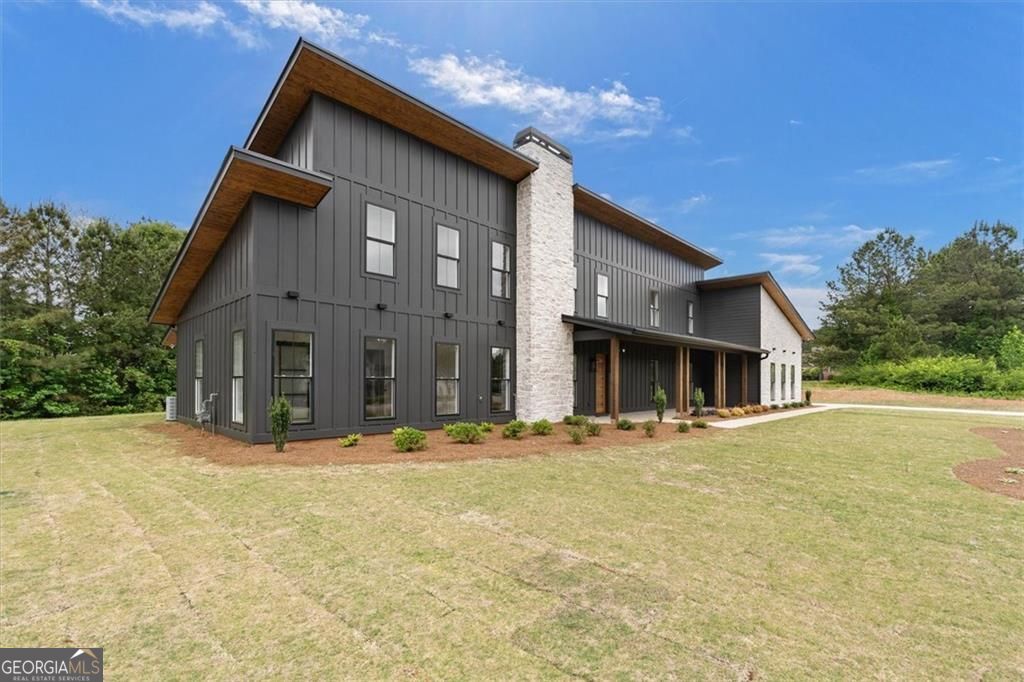 112 Summit LN