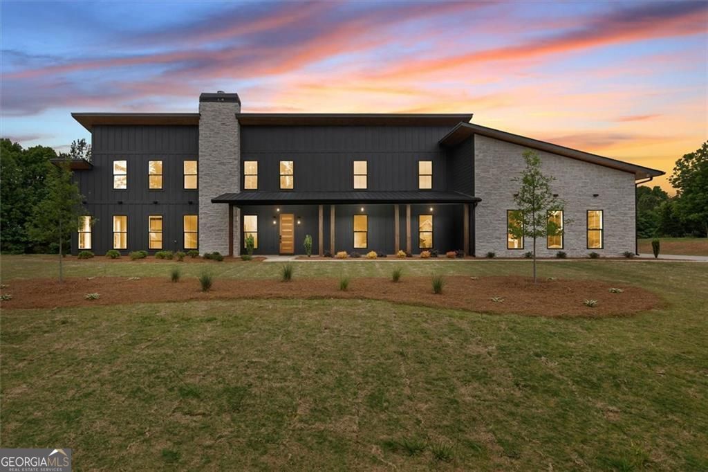 112 Summit LN