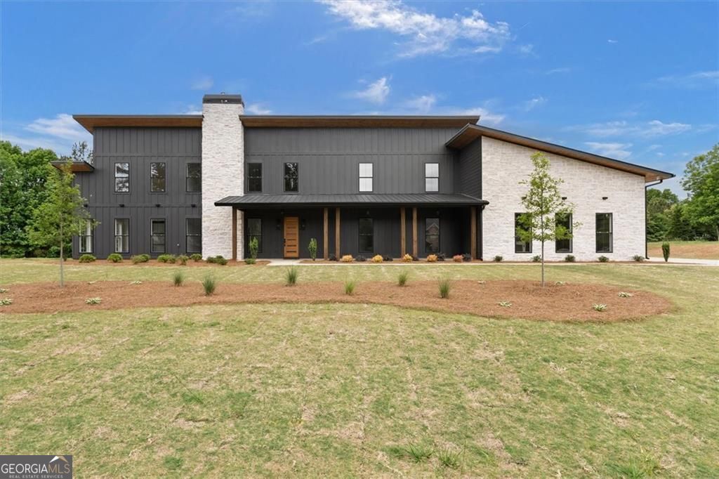 112 Summit LN