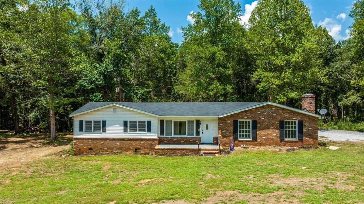 Completely updated ranch style home! This home features new flooring, new paint inside and out and even a brand new roof! You will love the updated kitchen which has all new appliances and gorgeous countertops! The family room is oversized and features a fireplace and massive bookcase. The 2 car carport has plenty of space for parking and storage. All this on 2 acres in beautiful Monroe County!