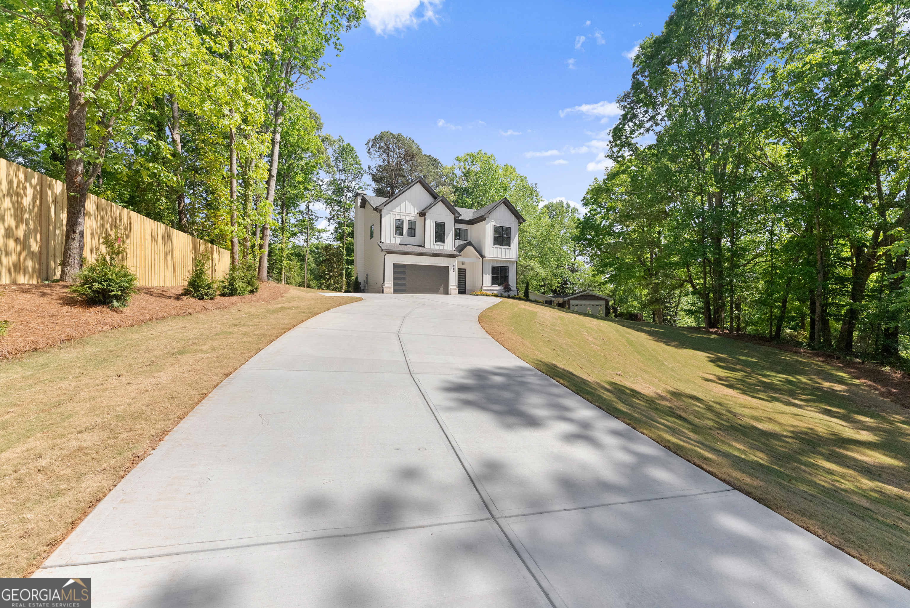 5019 Nichols DR