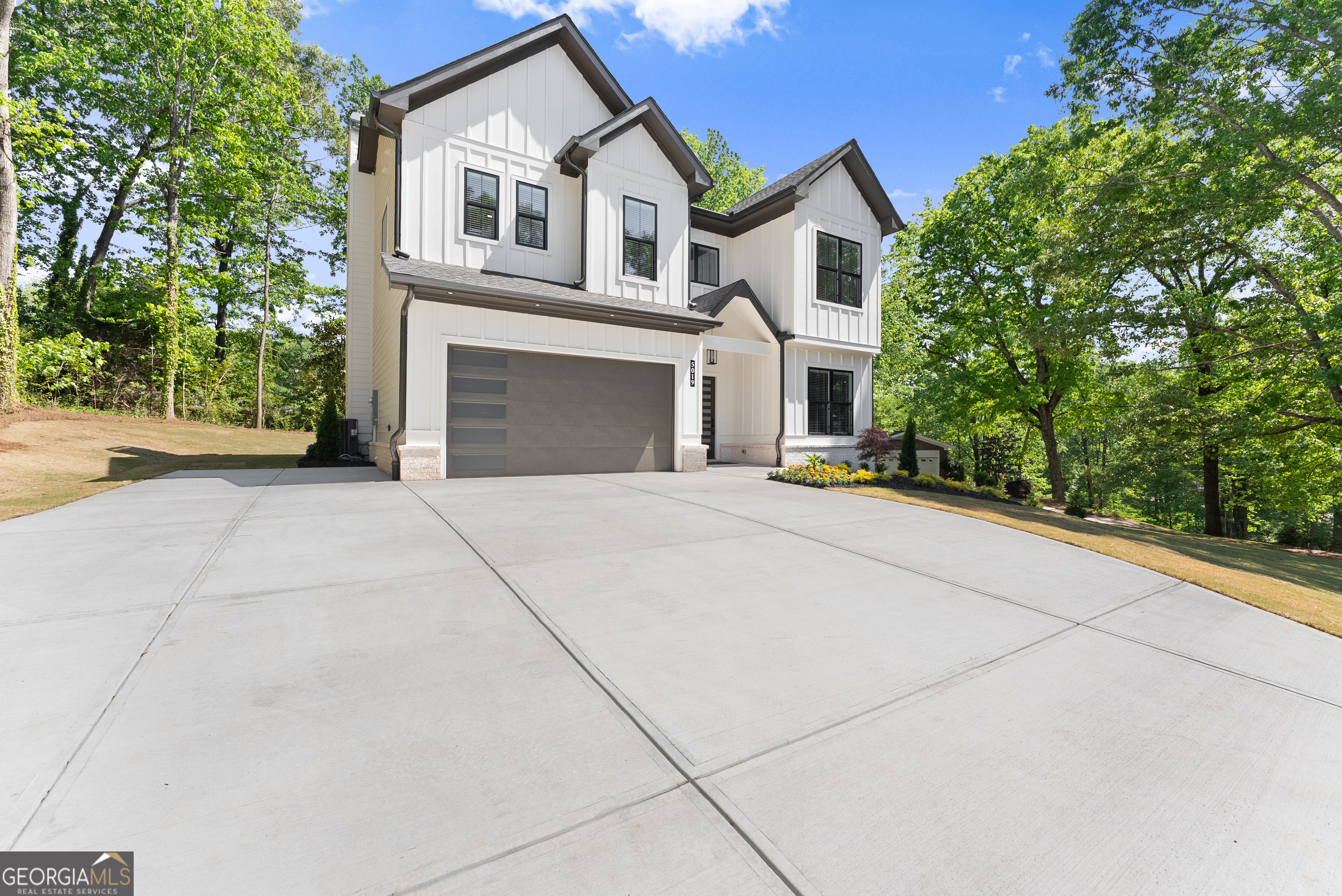 5019 Nichols DR
