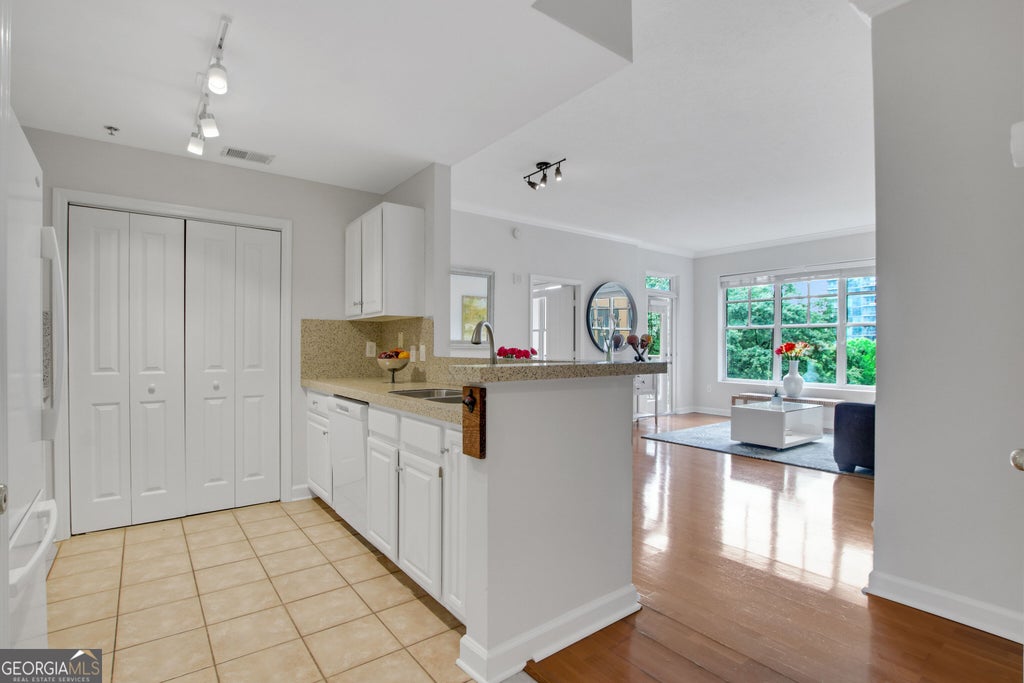 Photo of 1101 Juniper Street NE #APT 413, Atlanta, GA 30309 (MLS # 10835738)