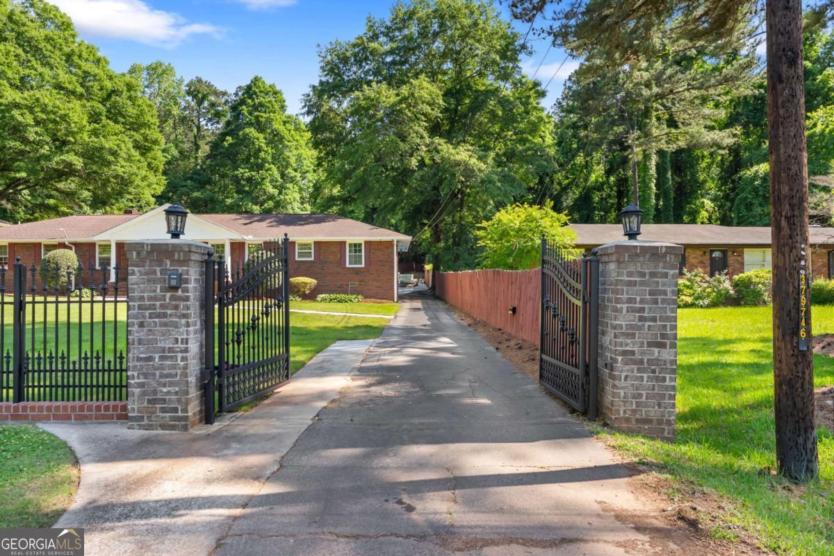 767 Woodvalley RD SW