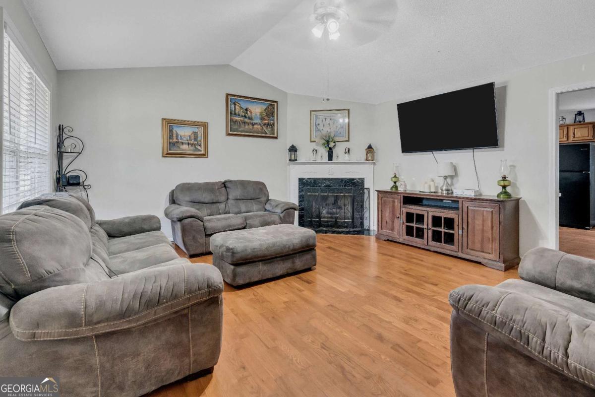 303 Hobson RD