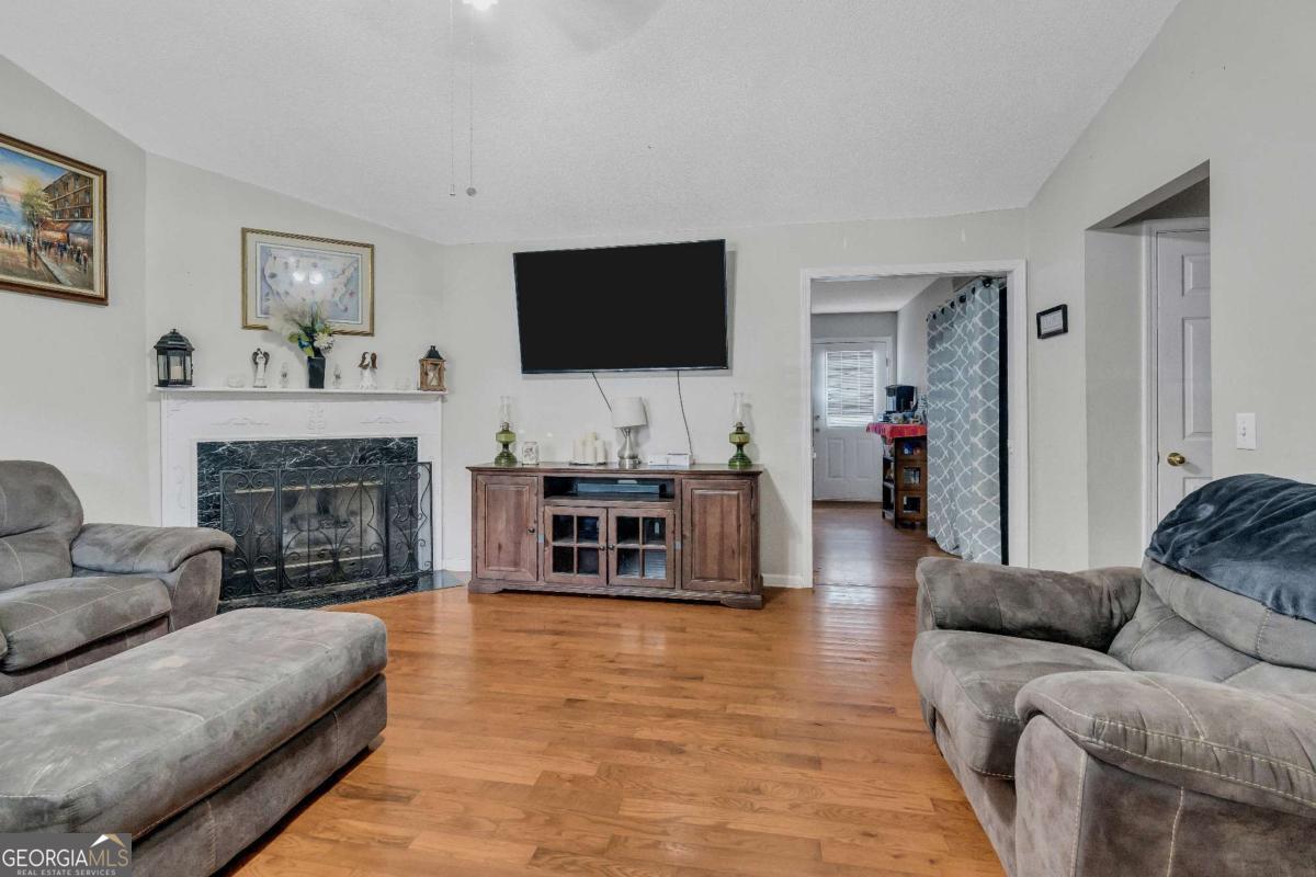 303 Hobson RD
