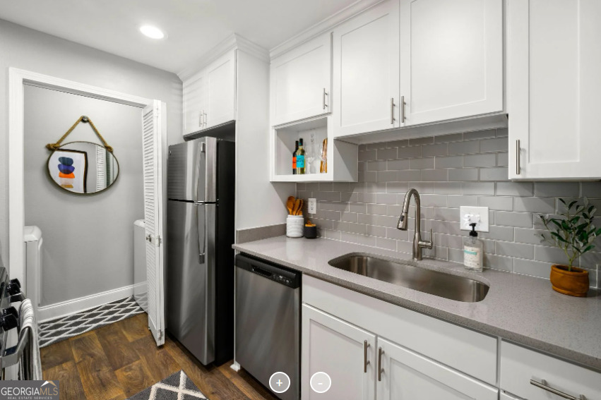 Easy access to 400 & 285 & minutes to Buckhead. Close to Morgan Falls Overlook Park & Chattahoochee River National Recreation Park. Property has Upgraded Spacious with Vaulted Ceilings, Wood Burning Fireplaces, Large Windows with tons of natural light, Patio & more. No baseline credit score required (goes by overall credit) and works with Liberty Rent. Be sure to let the leasing team know you are a PROMOVE referral.
