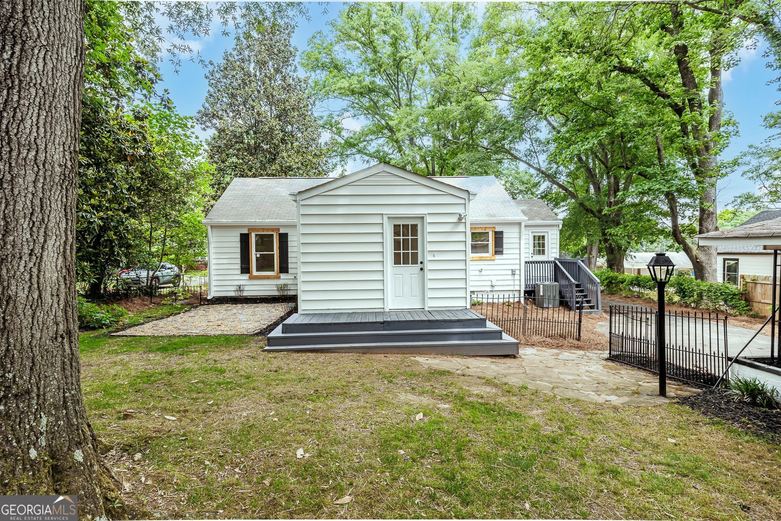 476 Freyer DR NE