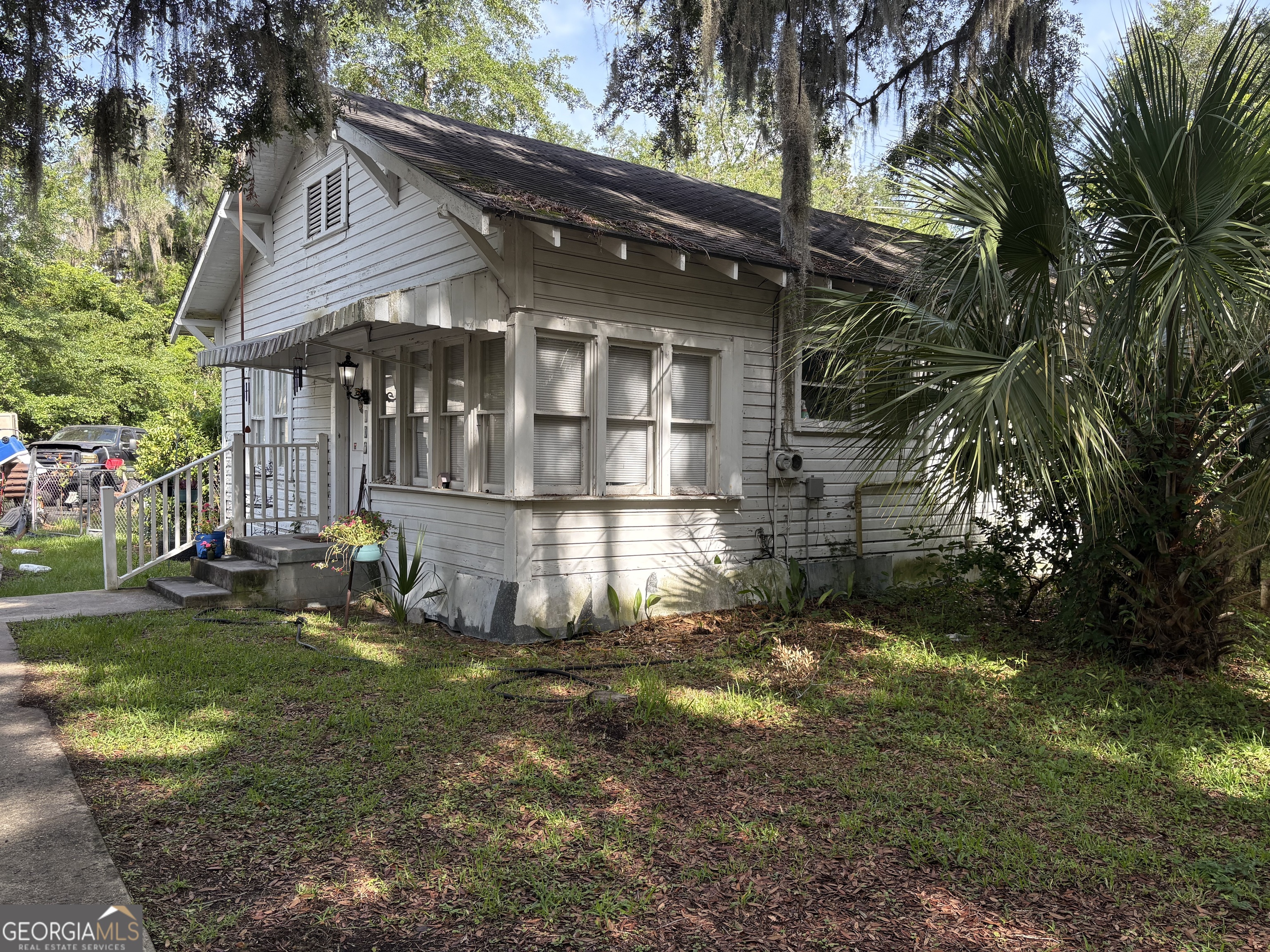 Back on market due to no fault of the seller. Welcome to the heart of downtown Kingsland, just minutes from I-95 and a block from Highway 17. This investor home offers the perfect opportunity to create a space tailored to your unique style. With limitless potential in a prime location, this is your chance to make it your own. Don't miss out, claim your home today!