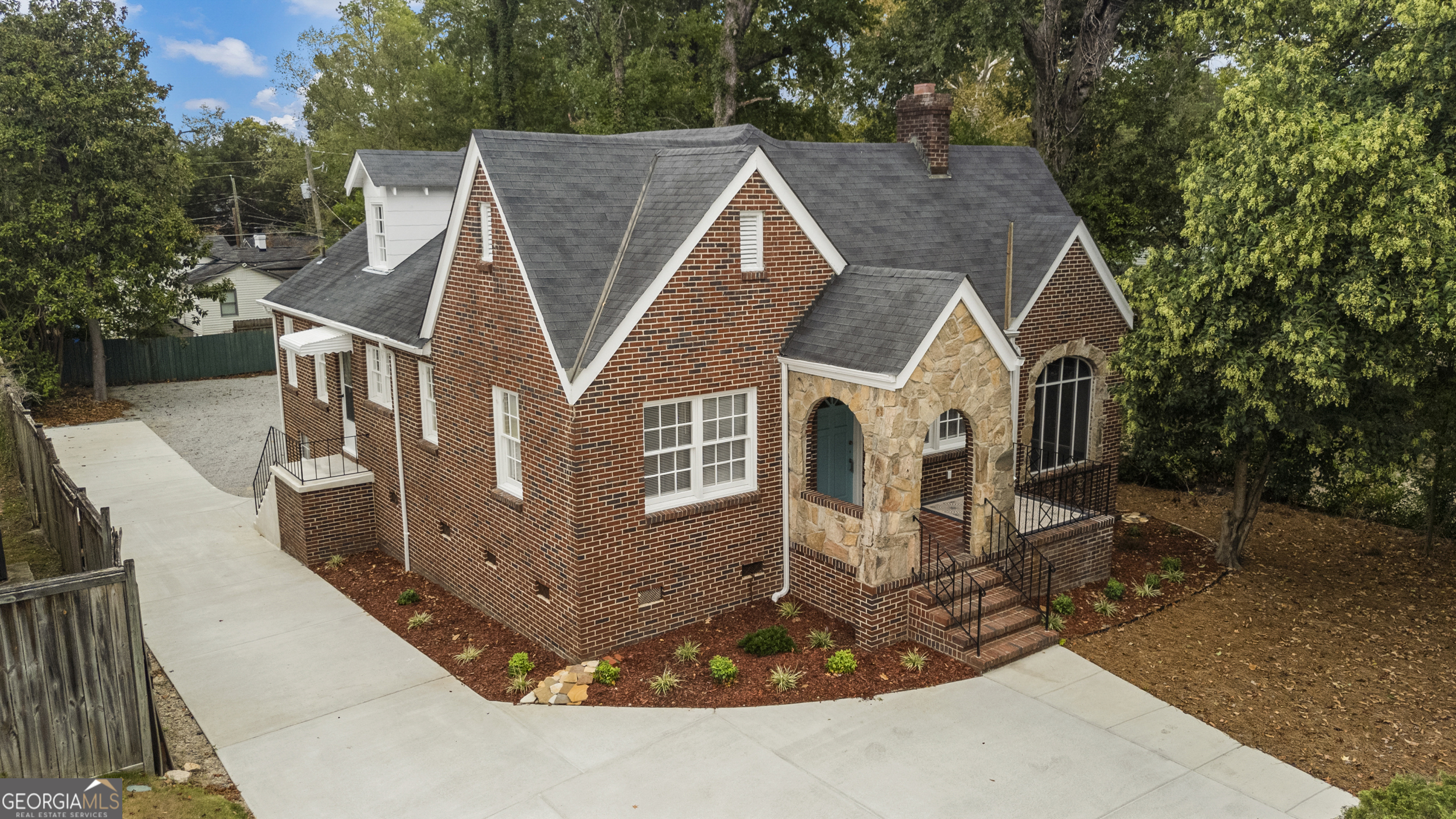 1719 Slade DR