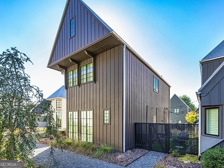247 Ravenhurst LN