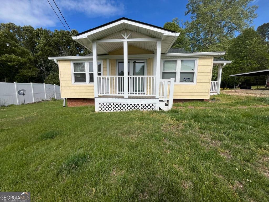 Photo of 131 Hillcrest Drive, Mccaysville, GA 30555 (MLS # 10758063)