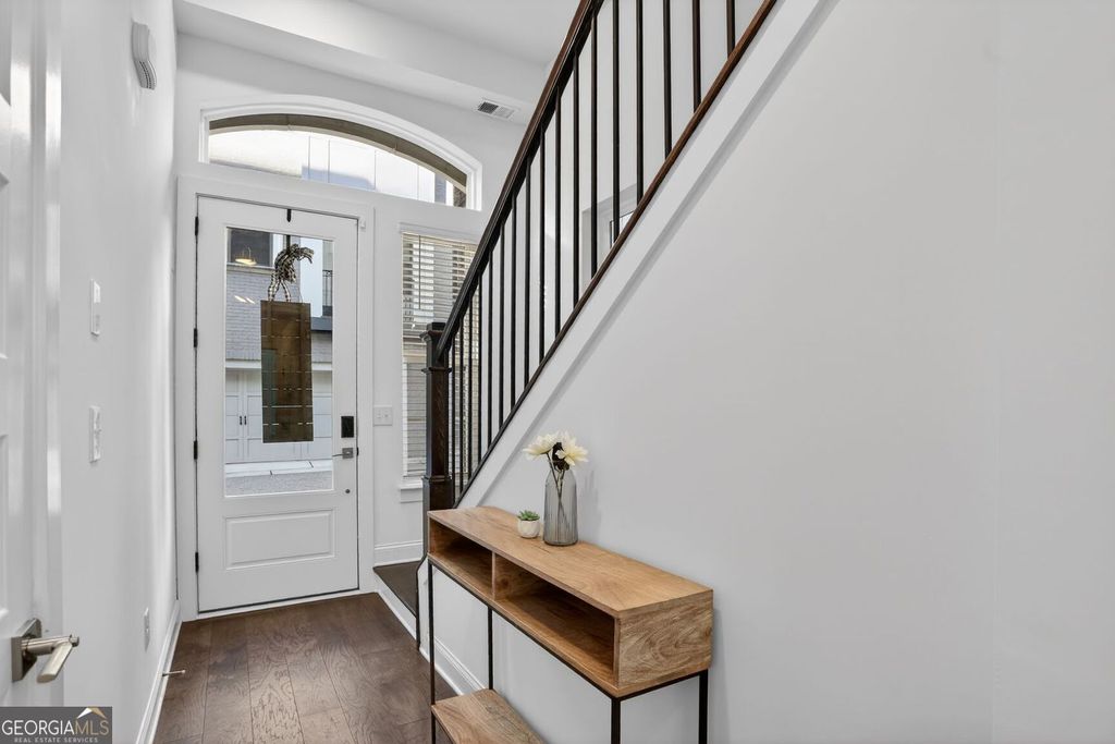 Photo of 513 NE Broadview Place NE, Atlanta, GA 30324 (MLS # 10695373)