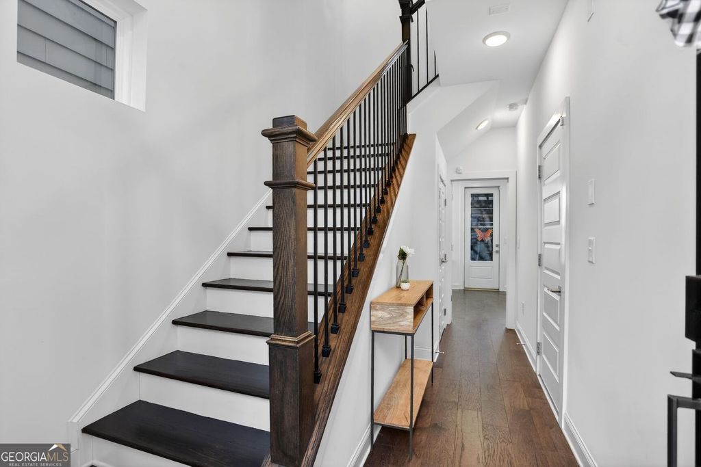 Photo of 513 NE Broadview Place NE, Atlanta, GA 30324 (MLS # 10695373)